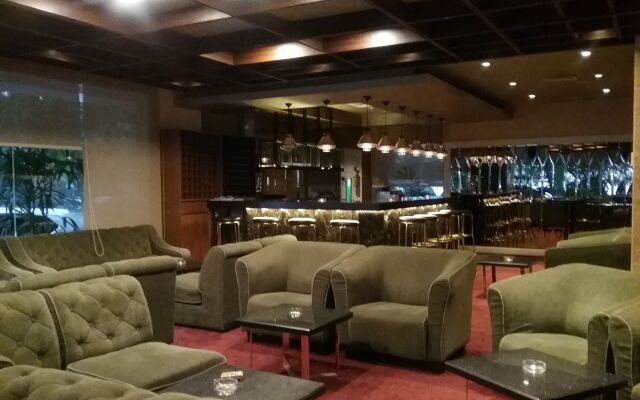 Elmi Hotel