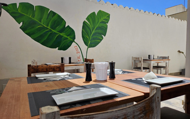Seven Hostal & Spa