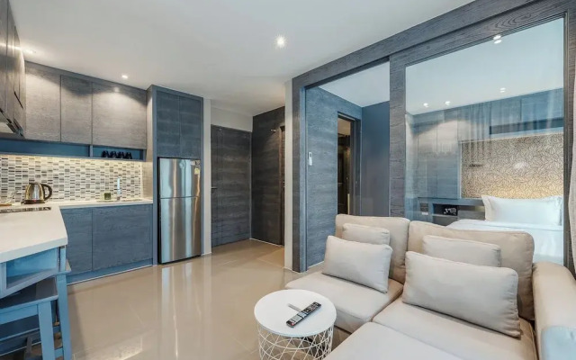 Infinity Sky Pool Walk to BeachC182