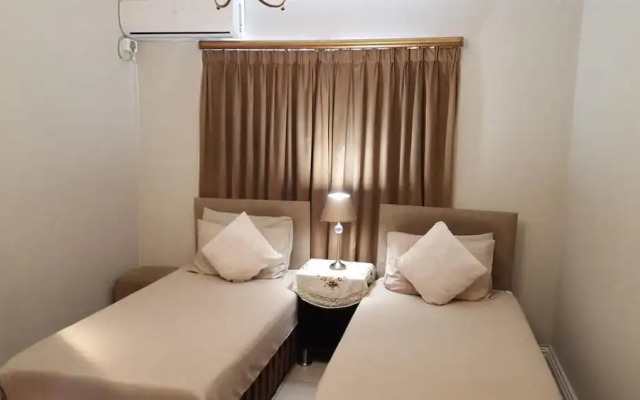 Savoy Lodge With Breakfast Included - Nice Standard Double Room 4
