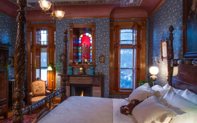 Allyn Mansion