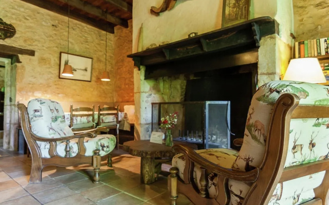 Estate in Dordogne Near Sites