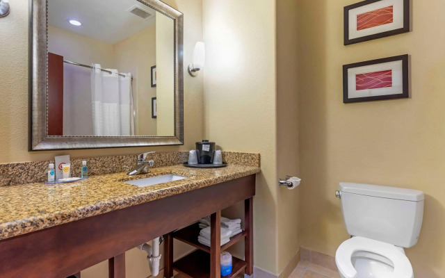 Comfort Inn & Suites