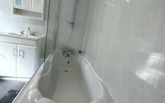 Lovely 3 -bed House in Jarrow With Free Parking