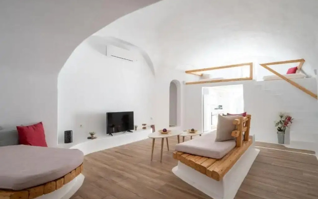 Karpimo & Fertimo Suites Santorini