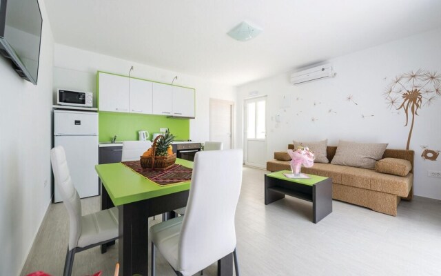 Stunning Home in Radovcici With Wifi and 4 Bedrooms
