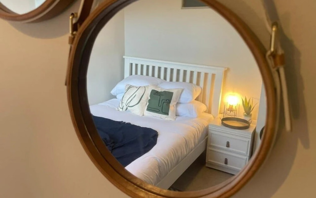 Modern Two Bedroom Apartment in Fulham by Sojo Stay