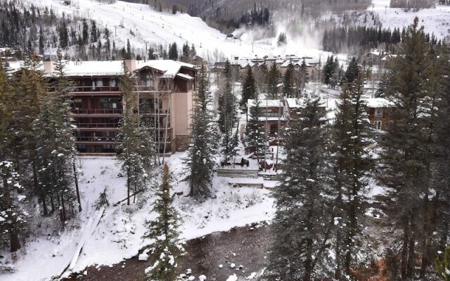 Newly Remodeled Condo Wren 201 With Creekside Views of Vail Mountain by Redawning