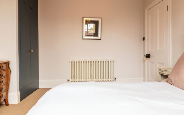 Beautiful 5 Bedroom Home in Evesham