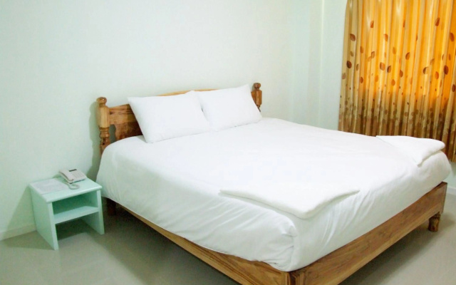 Rueanrimnam Hotel – Guest Rooms – Roi Et
