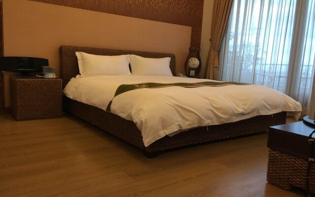 Cloudtop Landscape Hotel