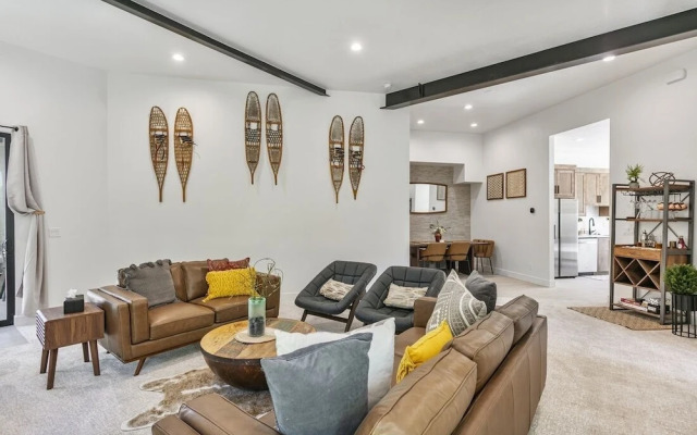 9005B - Luxury Two Bedroom + Den 2 Home