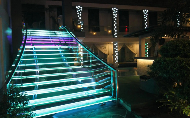 Eloisa Royal Suites