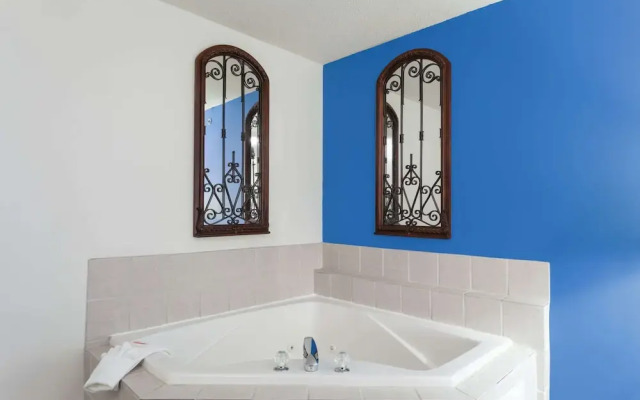 Days Inn & Suites Cambridge