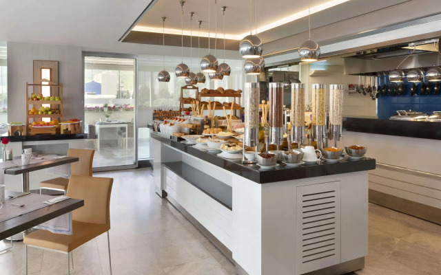 Ramada Hotel & Suites by Wyndham Izmir Kemalpasa