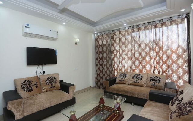 OYO 22867 Crystal Residency