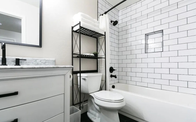 Gilbert Laurel 3 Bedroom Townhouse by RedAwning