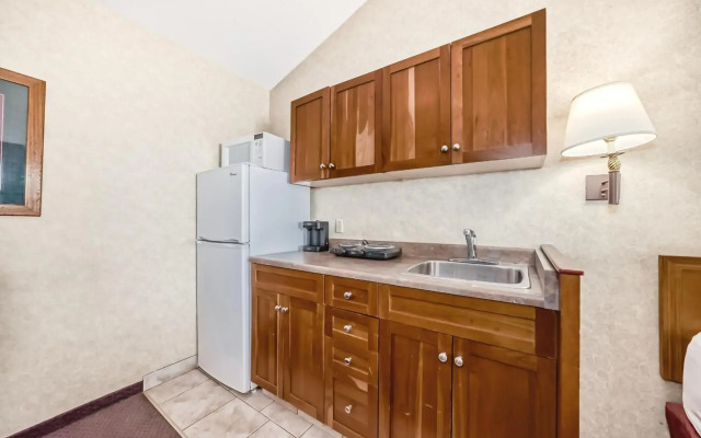 Stony Plain Inn and Suites