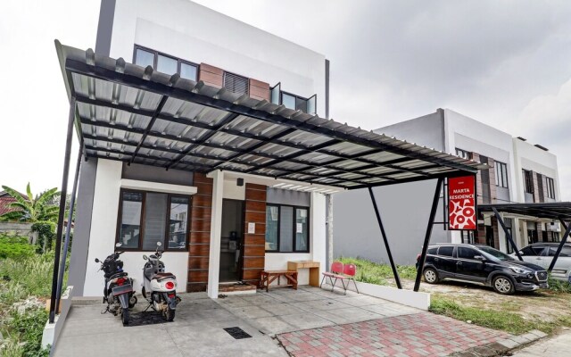OYO 90688 Marta Residence