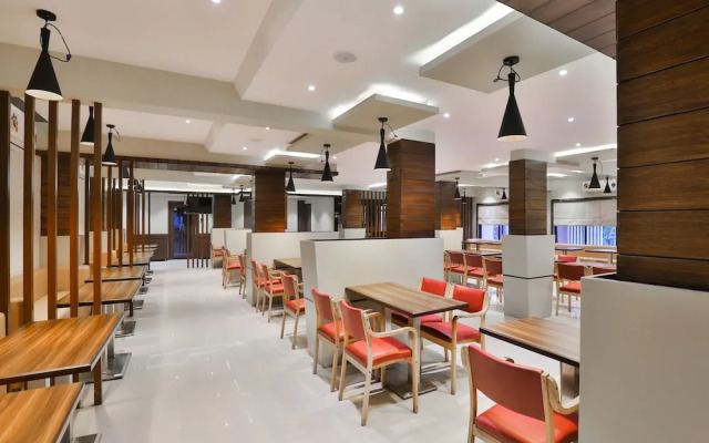 OYO 16122 Hotel Navya Palace