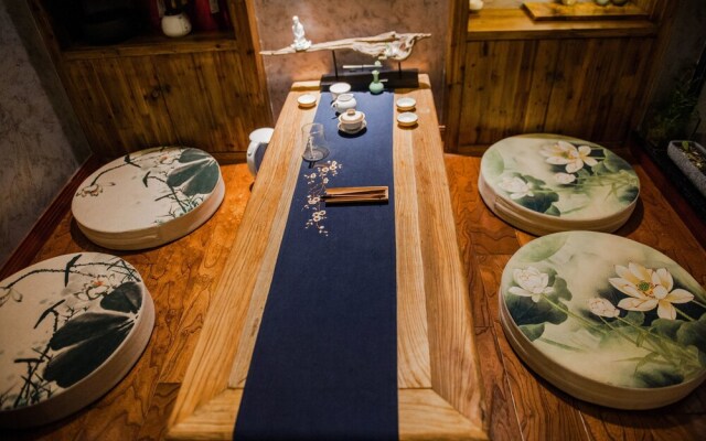 Yun Meng Qi  Inn