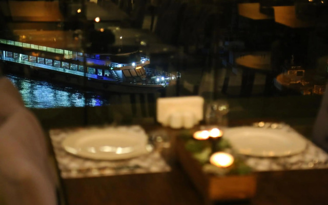 Pasaport Pier Hotel