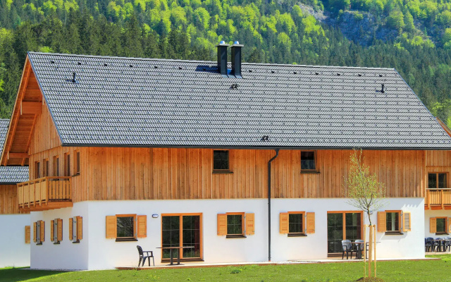 House in Obertraun on Lake Hallstatt with parking