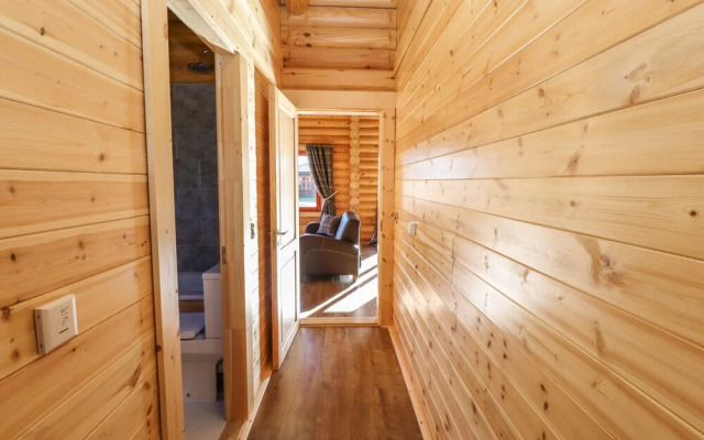 Holly Lodge