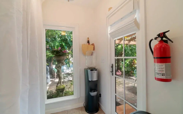 The Palms Cottage Private Pool, Downtown, Beach, The Square