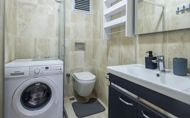 Modern and Central Flat With Balcony in Maltepe