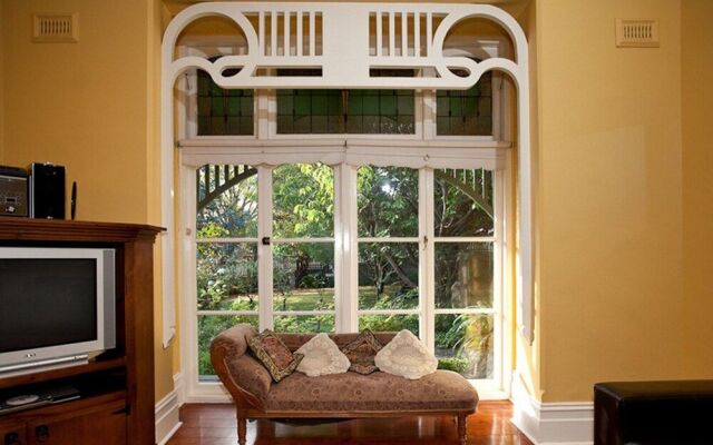 Seaton on Spence - Old world charm with modern living
