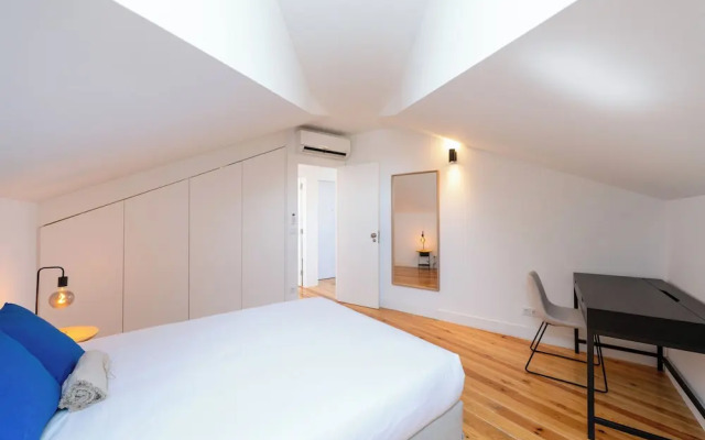 Sunny Lisbon Apartments by SoulPlaces