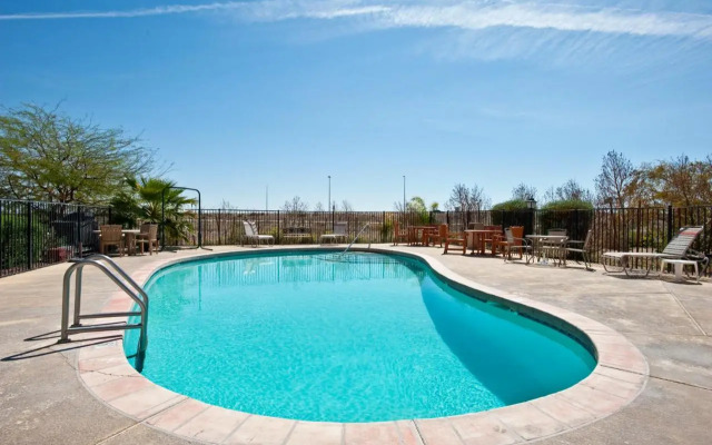 Superstition Inn and Suites