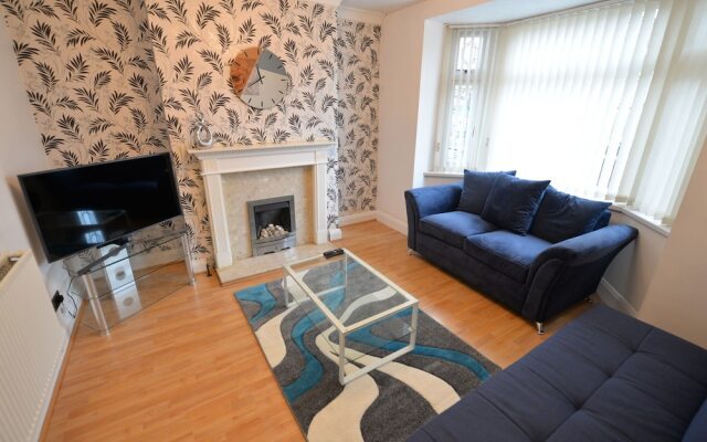 Boutique Hoiday Home In Coventry With Garden
