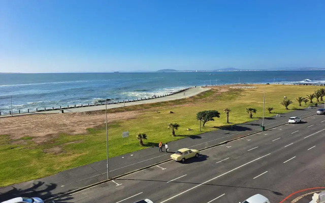 3 Bedroom Sea Facing Family Stay
