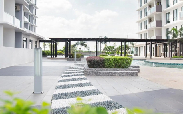 A2603 THE PLATINO NETFLIX PARADIGM MALL By STAY