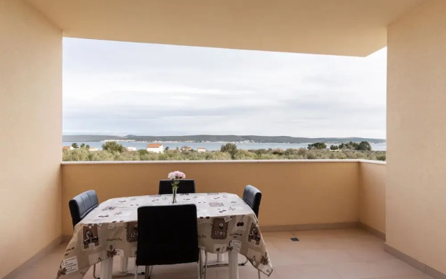 Simplistic Apartment in Neviđane with Balcony