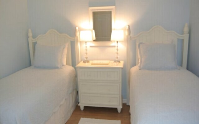 Seagate W 502 - 2 Br Condo