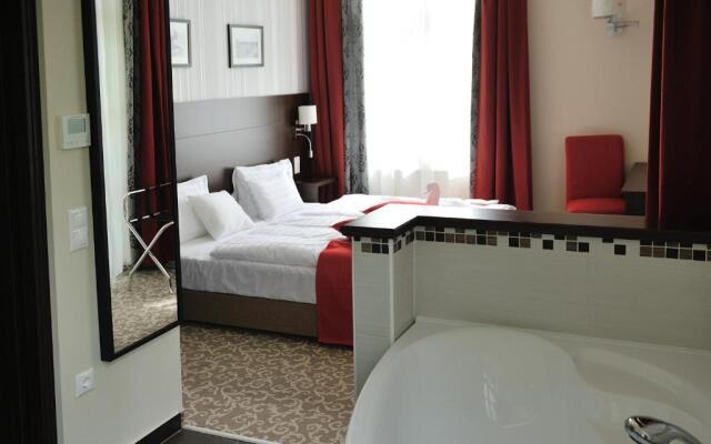 Corner Hotel & Kávéház
