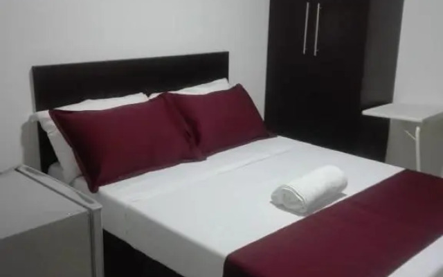 Hotel Girón Plaza