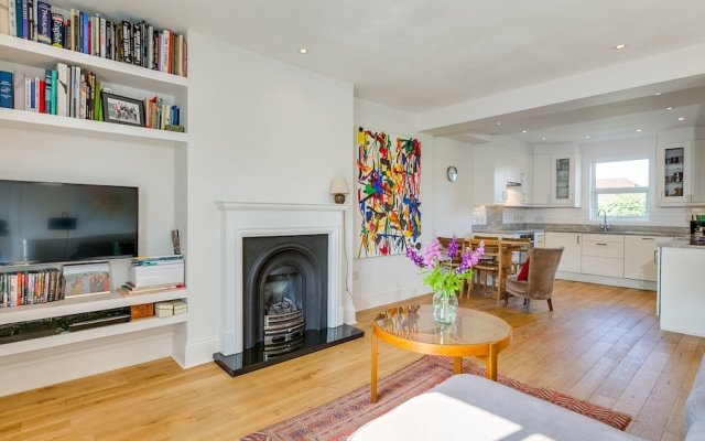 Gorgeous 1BR West London Gem