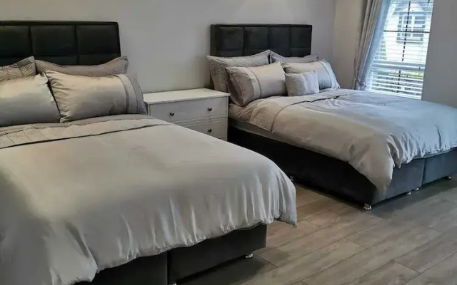 Modern 3-bed Apartment in Magherafelt Sleeps 8