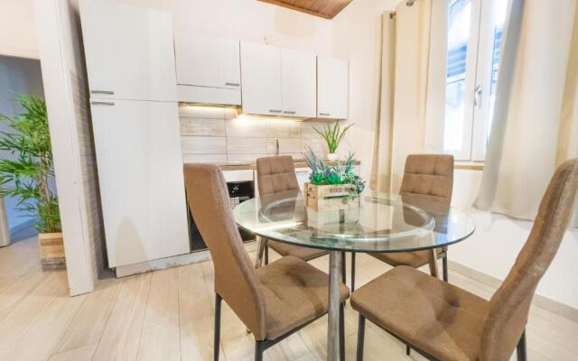 Demetra Seafront Apartment - Parking & Pool