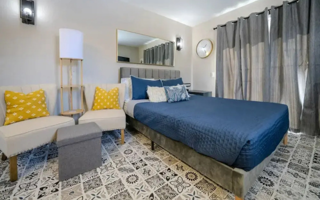 Corner Top Floor Fall Creek Convenient to 76
