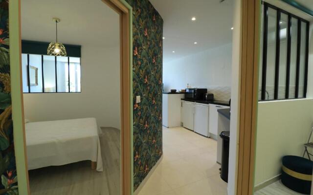 LUMINEUX 3 PIECES RENOVE FACE AU PORT l! A2B218