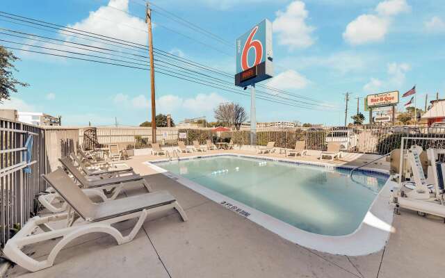 Motel 6 Austin, TX - Airport - South