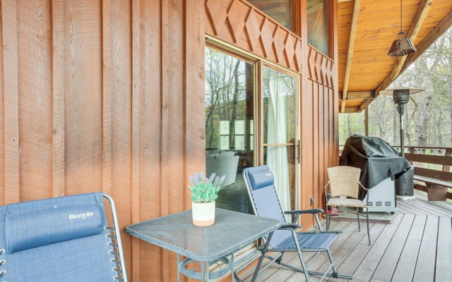 Treehouse-style Cabin, 1 Mi to Massanutten Resort