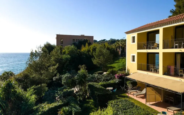 Apartment in Saint-tropez With Beach Access