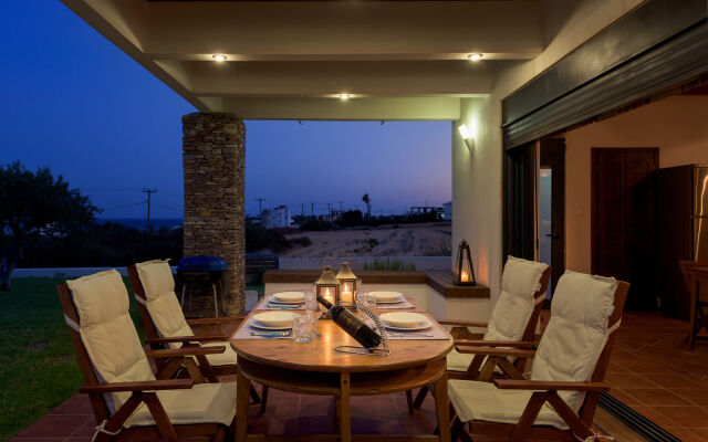 Cristelia Luxury Sea Front & Pool Villa