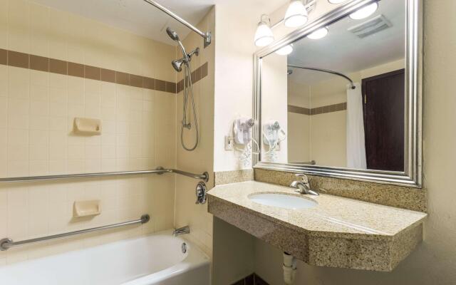 Quality Suites Milwaukee Airport